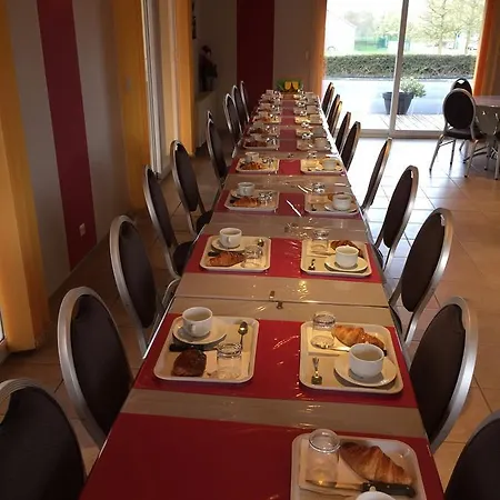 מלון Villa Motel Stenay